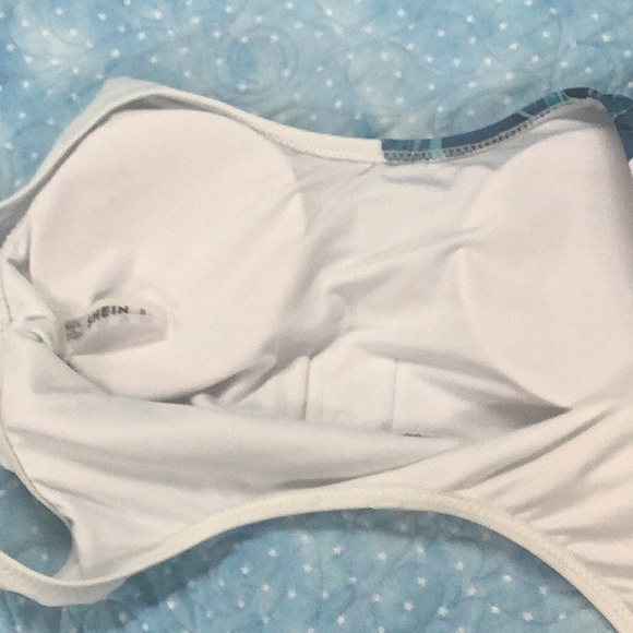 SHEIN Bikini top white blue tropical feel. Stretchy size Small in great … - Picture 5 of 6